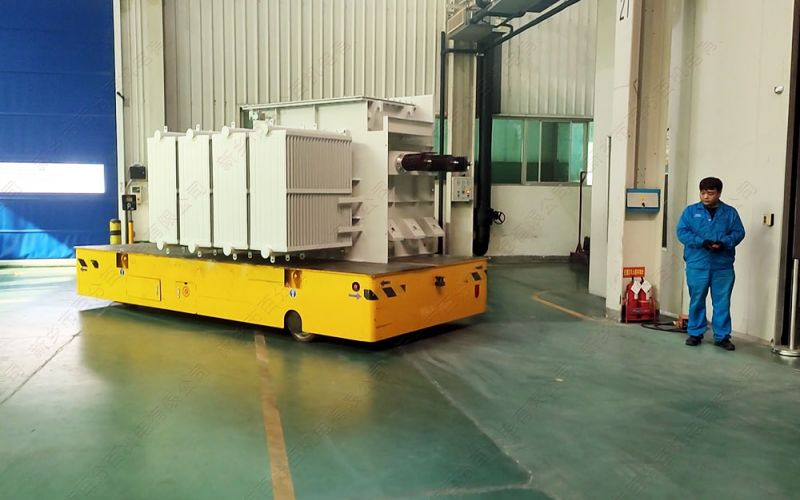 工廠內(nèi)部轉(zhuǎn)運革新：駕駛型電動平板車 vs. 遙控?zé)o軌平車，如何抉擇？